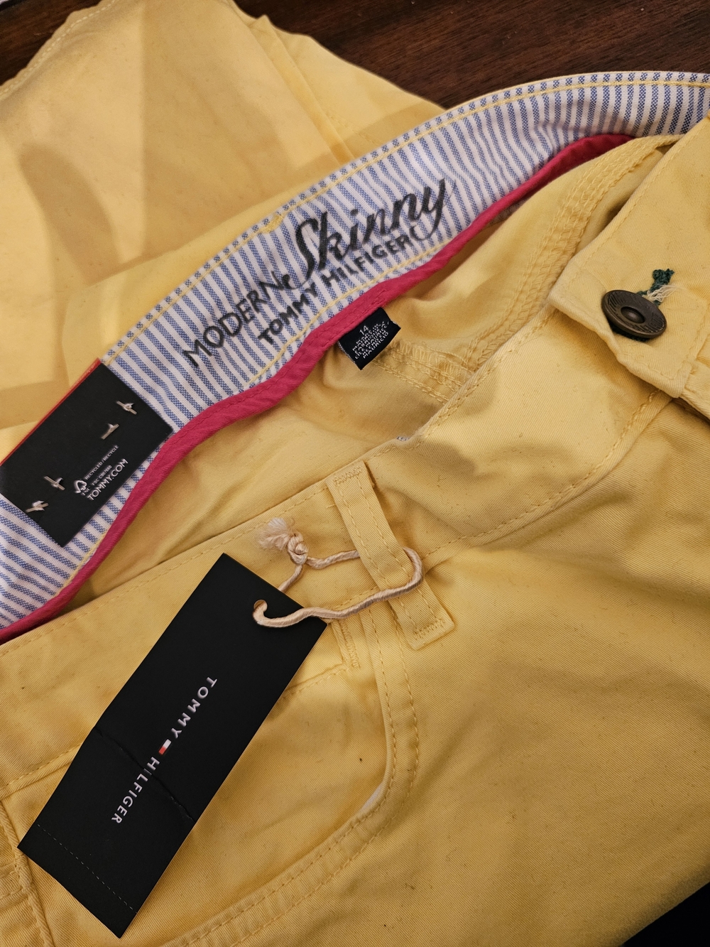 Tommy Hilfiger Women’s Bright Yellow Skinny-Leg Jeans - Picture 11 of 11